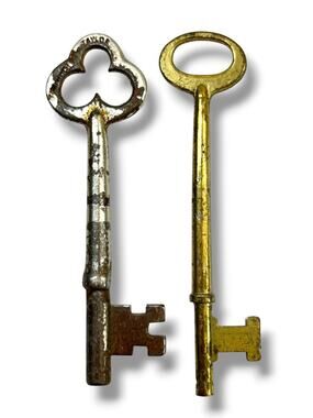 Vintage Skeleton Keys Brass Silvertone Taylor G505 Approx 3"